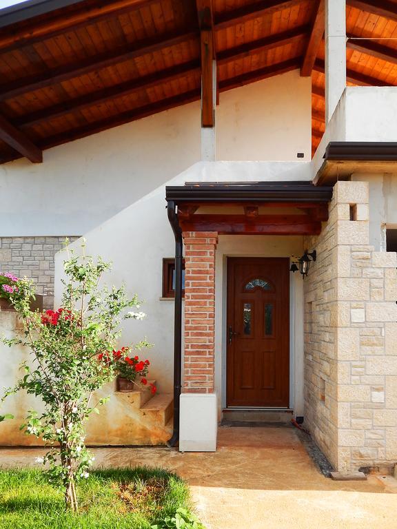 Apartment Karmen Πόρετς Εξωτερικό φωτογραφία